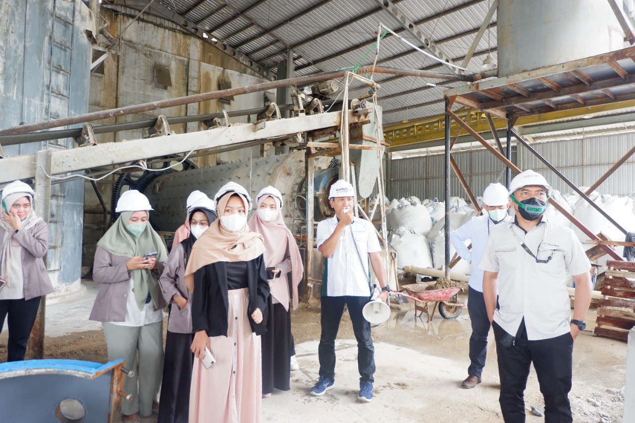 Kunjungan Industri ITB Kalla, Mahasiswa Belajar Produksi Bataringan